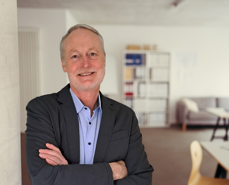 Porträt Ulrich Leber, Moderator, Experte und Gutachter für das Tischlerhandwerk